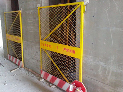 钢板网电梯防护门案例