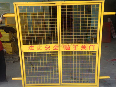 护栏网电梯防护门案例